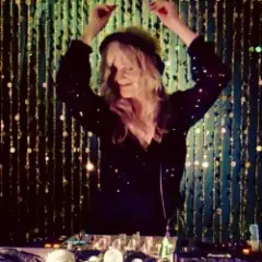Groovecat — Whispers On The Moon (Extended Mix)